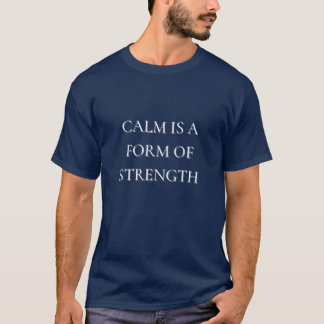 Camiseta Quietly Strong Minimal Calm Typoraphy QuoteT-Shirt