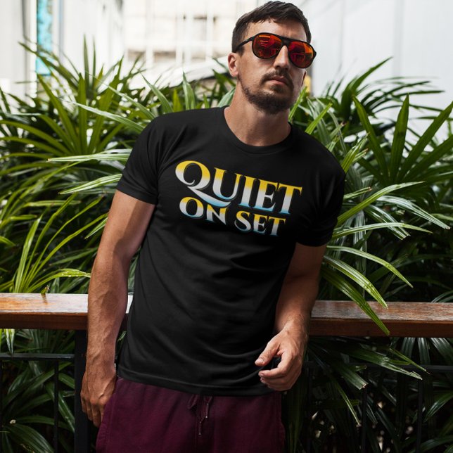 Camiseta Quieto no set - Ficheiro Engraçado (Criador carregado)