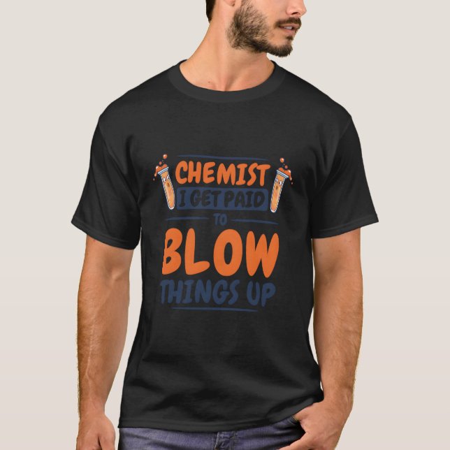 Camiseta Quimico Eu Sou Pago Para Explodir As Coisas Em Eng (Frente)