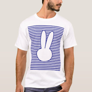 Camiseta Rabbit branco e padrão de faixas azuis