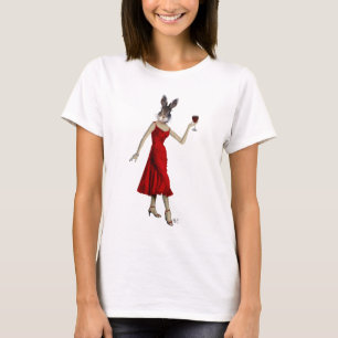 Camiseta Rabbit em vestido vermelho
