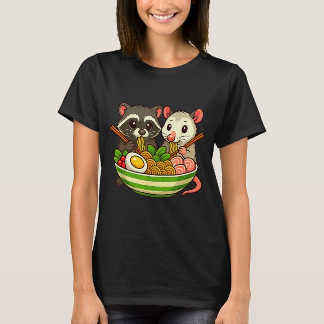 Camiseta Raccoon And Ossum Eating Ramen Noodles  (Frente)