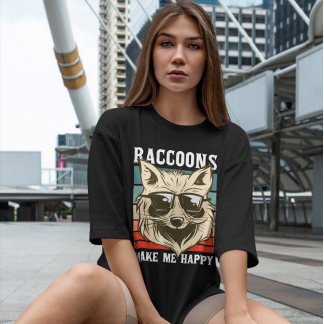 Camiseta Raccoon Eating Ramen (Criador carregado)