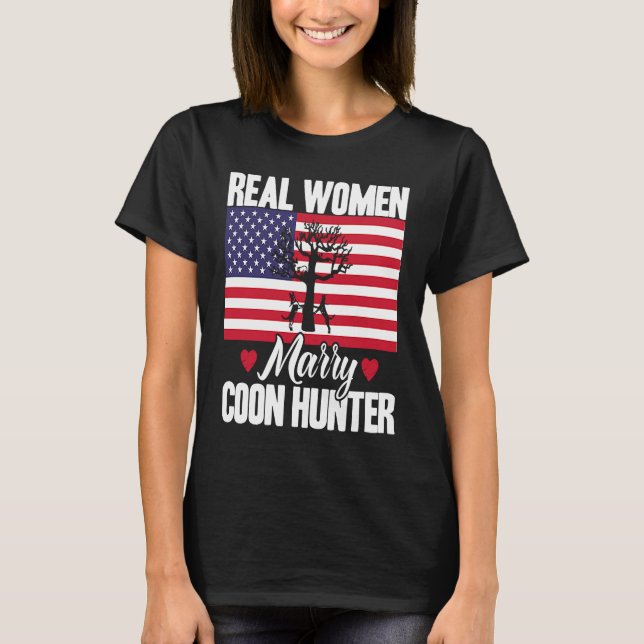 Camiseta Raccoon Hunting Season USA Flag Real Women Marry C (Frente)