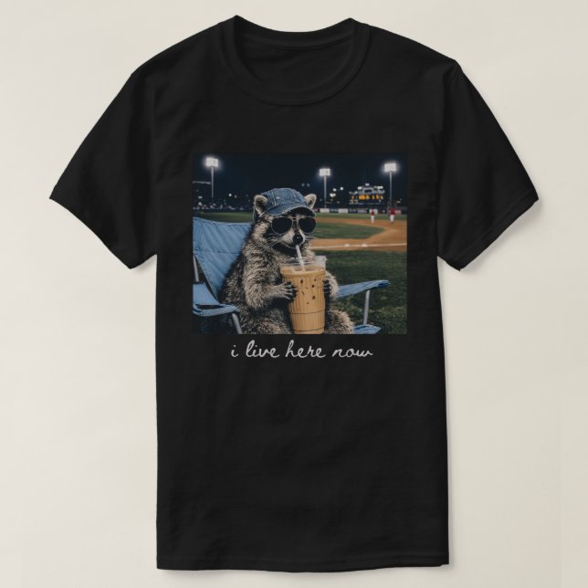 Camiseta Raccoon I Live Here Now Shirt Raccoon Drinking Ice (Frente do Design)
