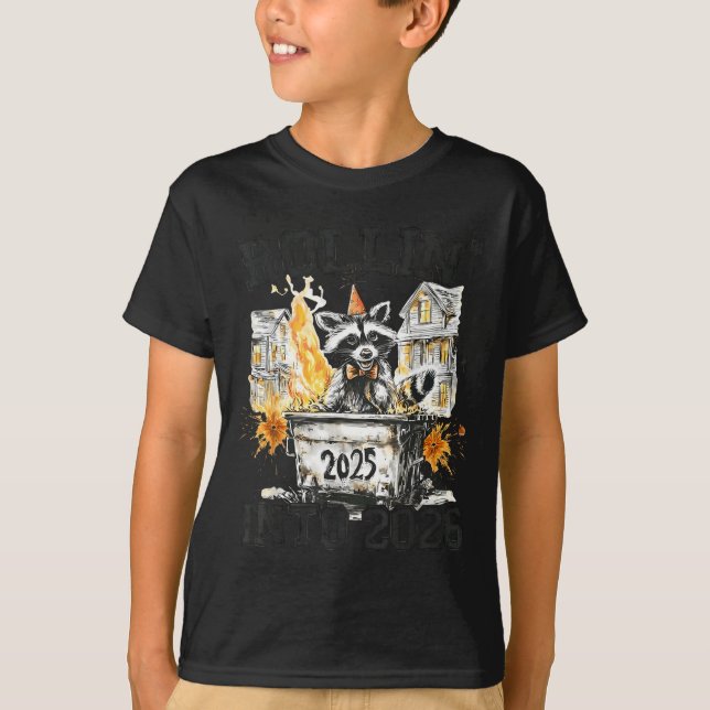 Camiseta Raccoon Rollin Into 2026 Funny Dumpster Fire 2025  (Frente)