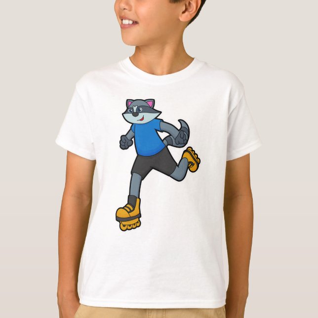 Camiseta Racoon como skater com skates em linha (Frente)