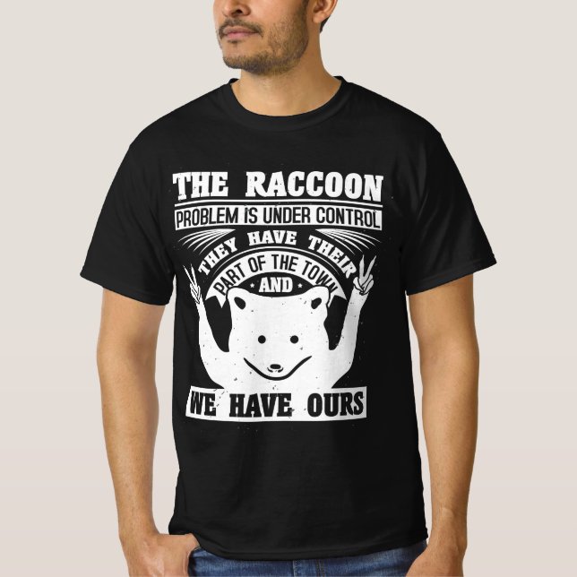 Camiseta Racoon trash trash panda thief cat street (Frente)