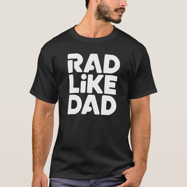 Camiseta Rad Like Dad – Fonte Moderna e Limpa de Bloco (Frente)