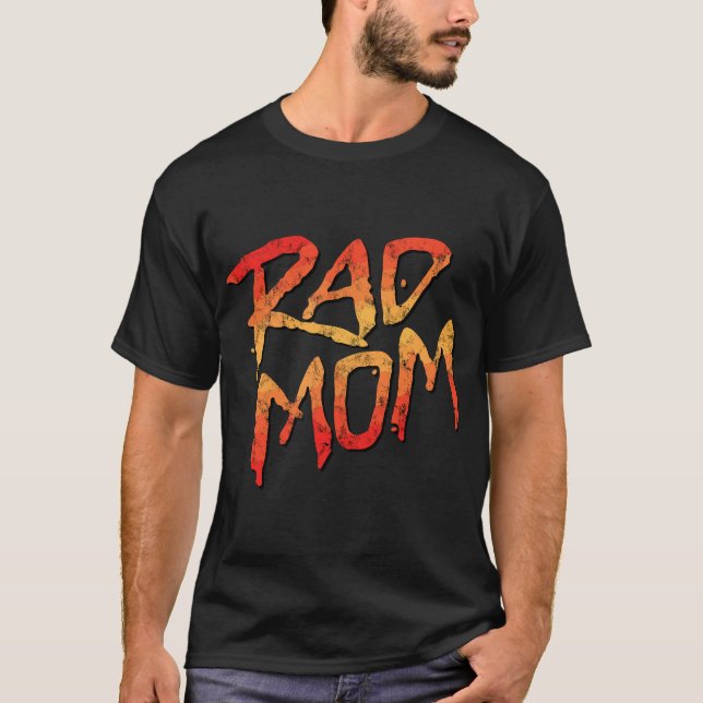 Camiseta RAD MOM - Presente Nostálgico dos anos 80 para a m (Frente)