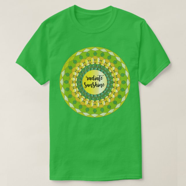 Camiseta Radiação da luz do sol citando mandala verde-clara (Frente do Design)