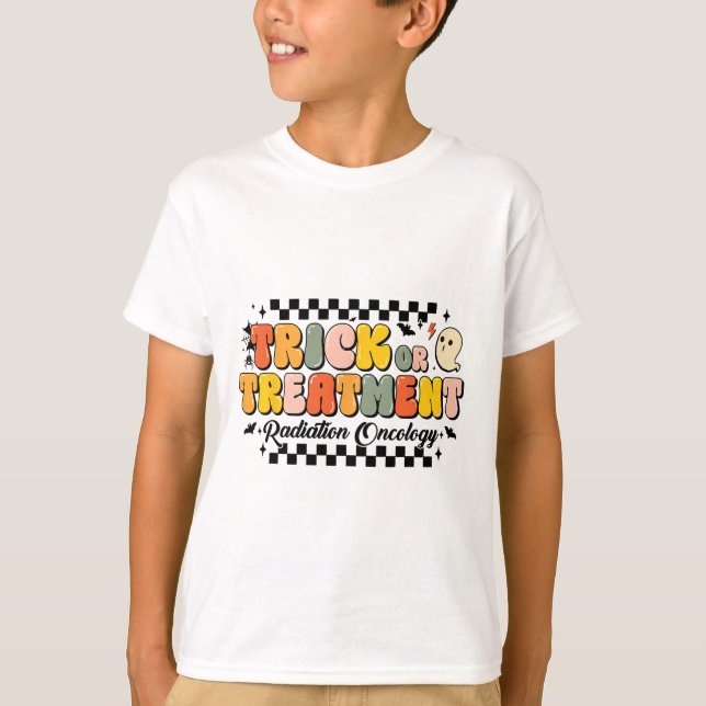 Camiseta Radiação De Truque Ou Tratamento Oncologia Hallowe (Frente)