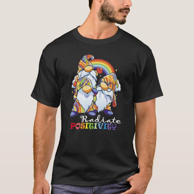 Camiseta Radiate Positivity rainbow gnomes clouds (Frente)
