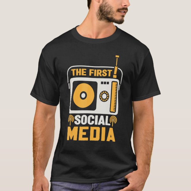 Camiseta Rádio Ham A Primeira Rádio Amateur De Mídia Social (Frente)