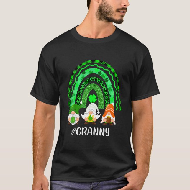 Camiseta Rainbow Gnomo Vovó Shamrock Xadrez Leopardo Pasta (Frente)