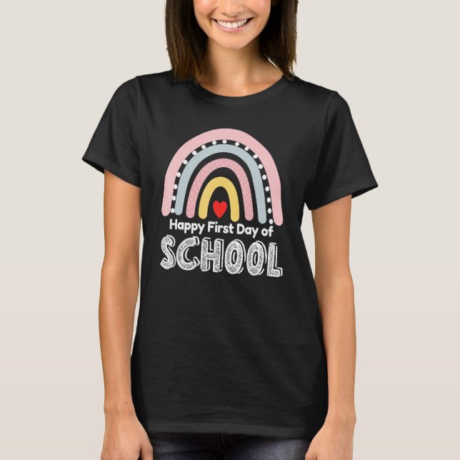 Camiseta Rainbow Heart Teacher Day Happy First of School 20 (Frente)