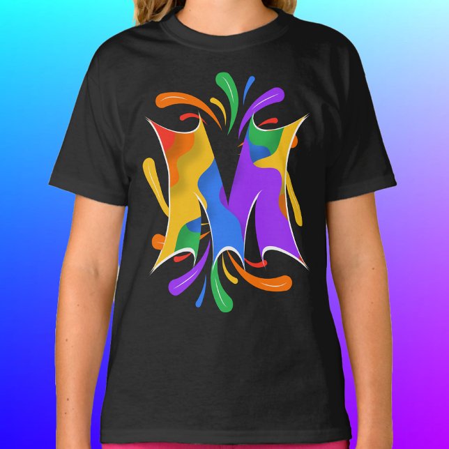 Camiseta Rainbow Letter M Monogram Abstract (Rainbow Letter M Monogram Abstract T-Shirt)