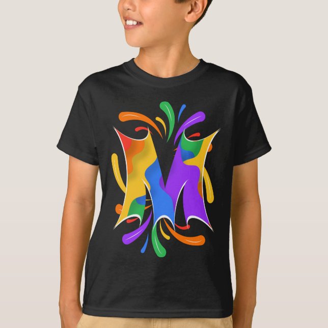 Camiseta Rainbow Letter M Monogram Abstract (Frente)