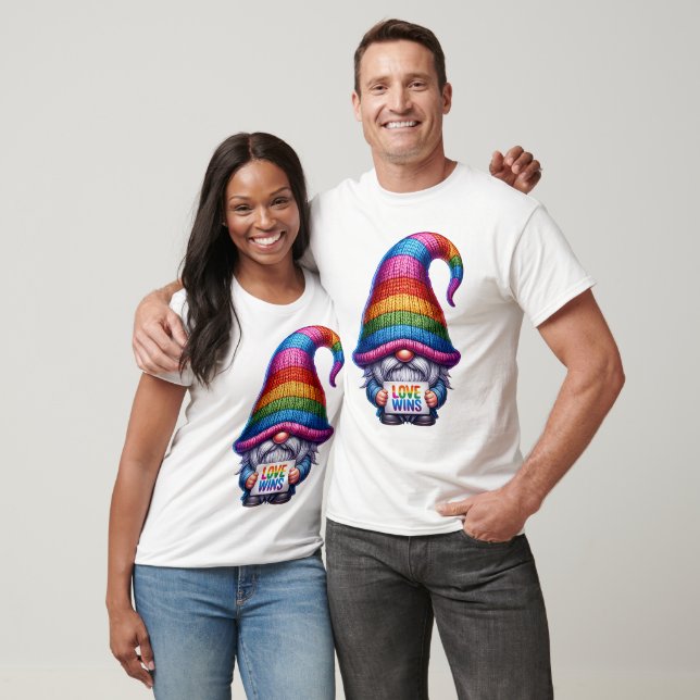 Camiseta Rainbow Love ganha Gnomo (Unissex)