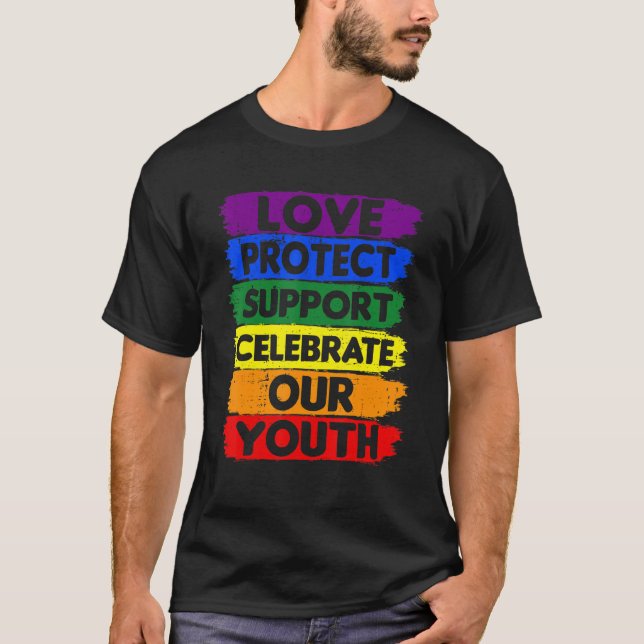 Camiseta Rainbow Love Protege a Juventude LGBTQ (Frente)