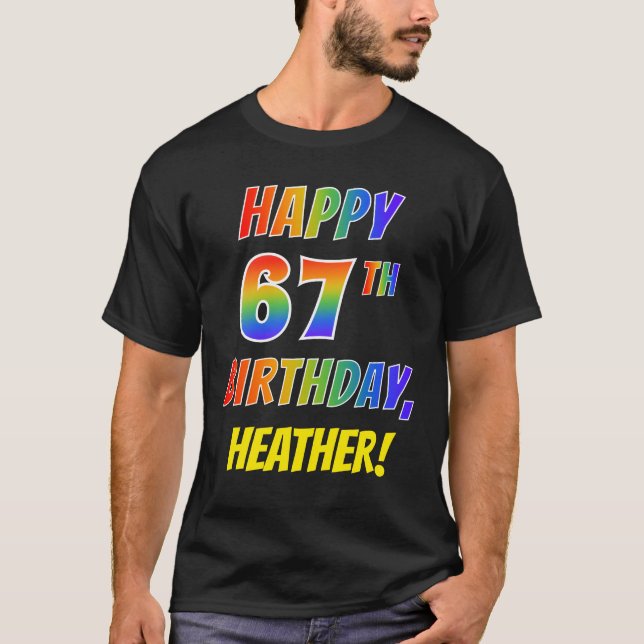 Camiseta Rainbow Parece FELIZ 67º ANIVERSÁRIO + Nome Person (Frente)