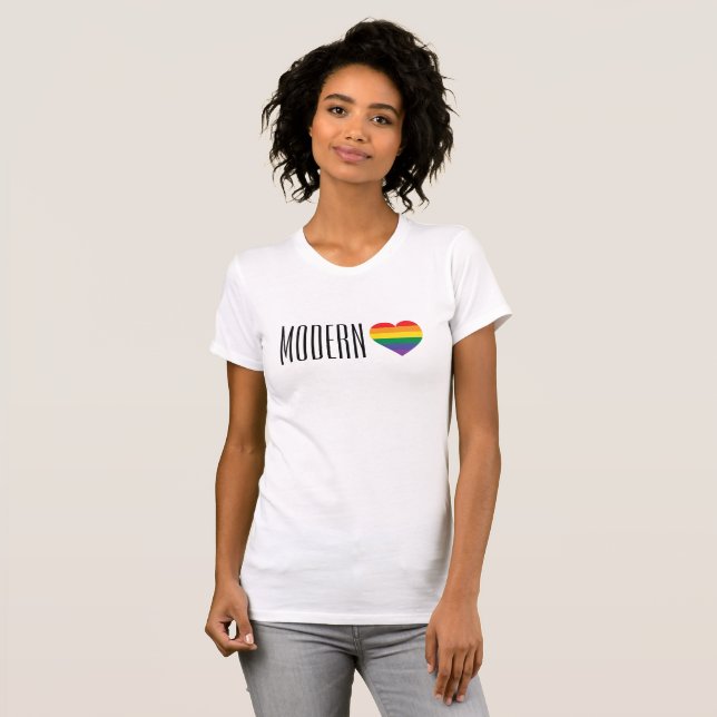 Camiseta Rainbow Pride Heart Modern Love (Frente Completa)