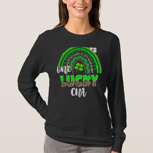 Camiseta Rainbow Shamrock One Lucky Cma Nurse Leopard Rua P (Frente)