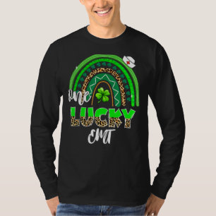 Camiseta Rainbow Shamrock One Lucky Emt Enfermeira Leopard