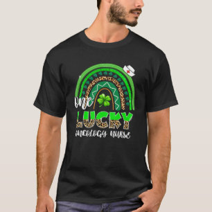 Camiseta Rainbow Shamrock One Lucky Oncology Nurse Rua Patr