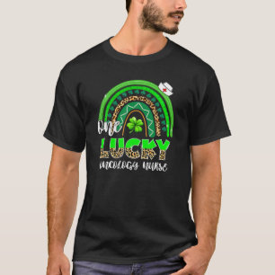 Camiseta Rainbow Shamrock One Lucky Oncology Nurse Rua Patr