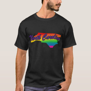 Camiseta Rainbow State Outline Carolina do Norte