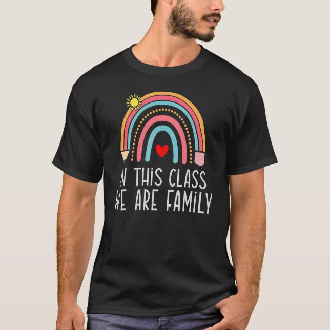 Camiseta Rainbow Teacher In This Class We are Family Kids T (Frente)