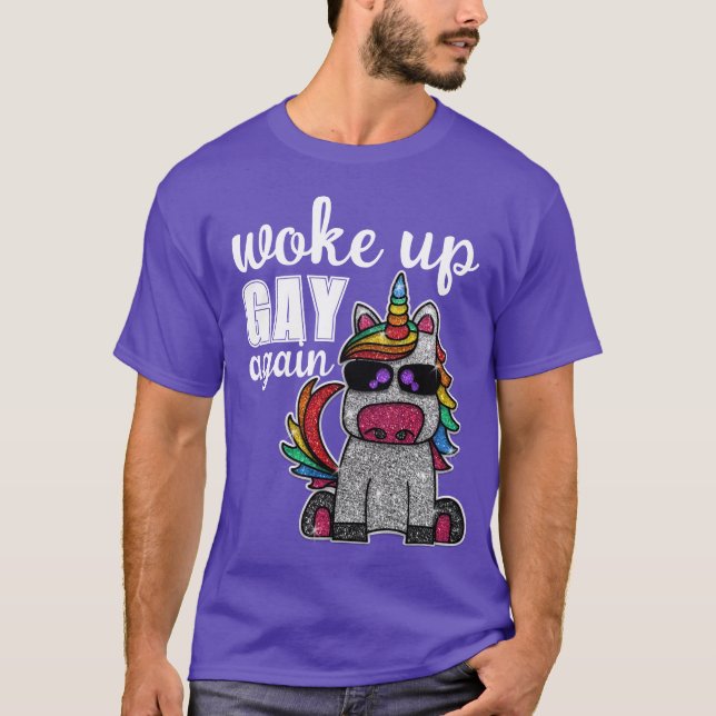 Camiseta Rainbow Unicorn Glitter Funny Acordou Gay novament (Frente)