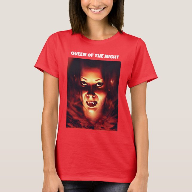 Camiseta Rainha da Noite. Mulher vampira (Frente)