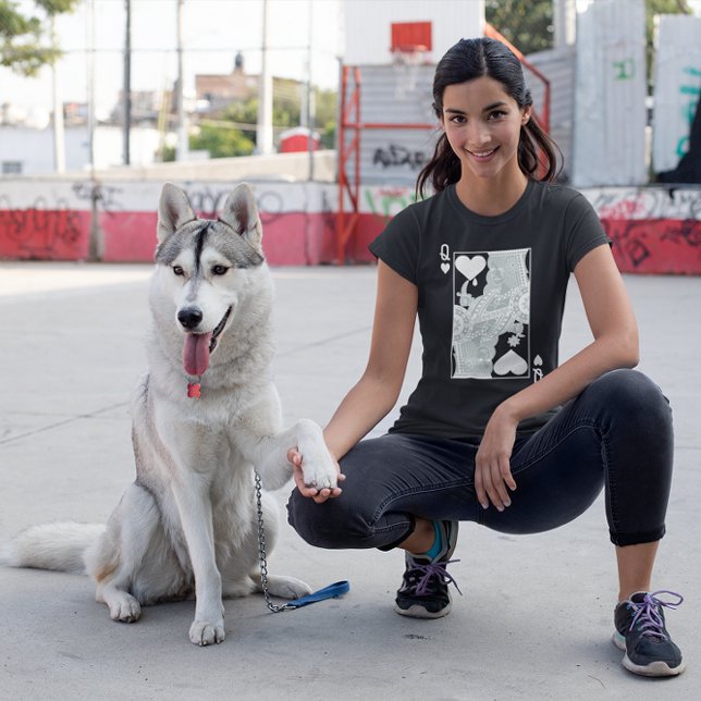 Camiseta Rainha dos Corações Cinza Branca Gráfica de Preto (Criador carregado)