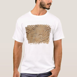 Camiseta Rainha Kawit em seu toalete