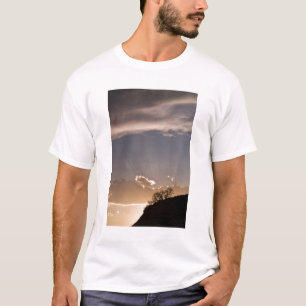 Camiseta Raios crepusculares se irradiam pelo céu em