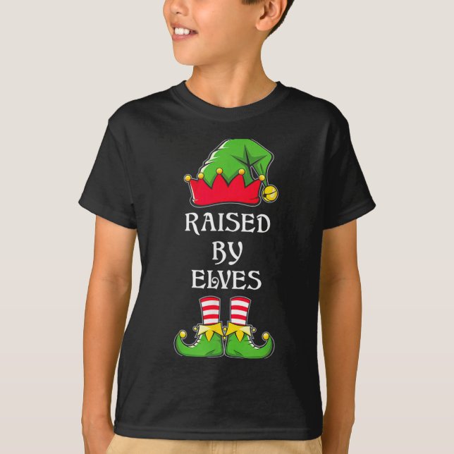 Camiseta Raised By Elves Funny Christmas Family Elves Squad (Frente)