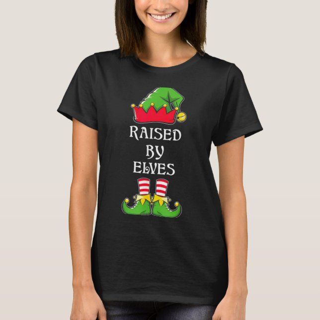 Camiseta Raised By Elves Funny Christmas Family Elves Squad (Frente)