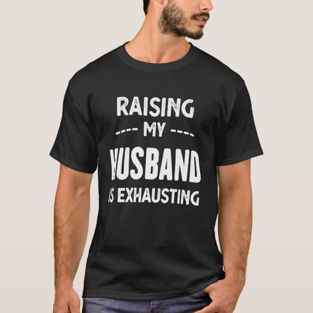 Camiseta Raising My Husband Is Exhausting Wife  Funny Sayin (Frente)