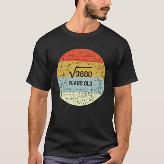 Camiseta Raiz Quadrada De 3600 Estilo Retroativo 60 Anos De (Frente)