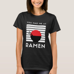 Camiseta Ramen Preto Tipografia Divertida Feminina
