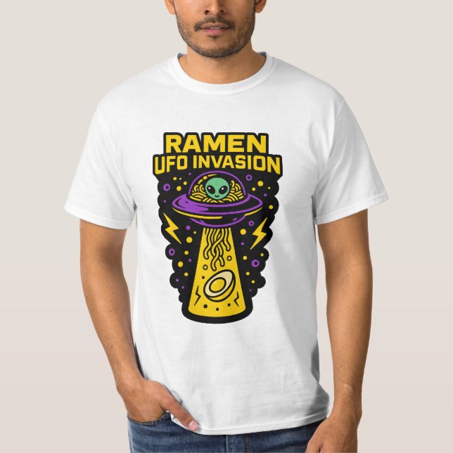 Camiseta Ramen UFO Invasion – Slurp from the Sky (Frente)