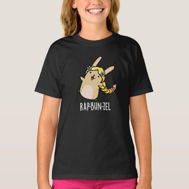 Camiseta Rap-bun-zel Funny Bunny Pun Dark BG (Frente)