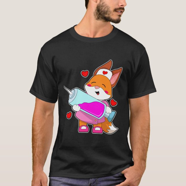 Camiseta Raposa como Enfermeira com Seringa (Frente)
