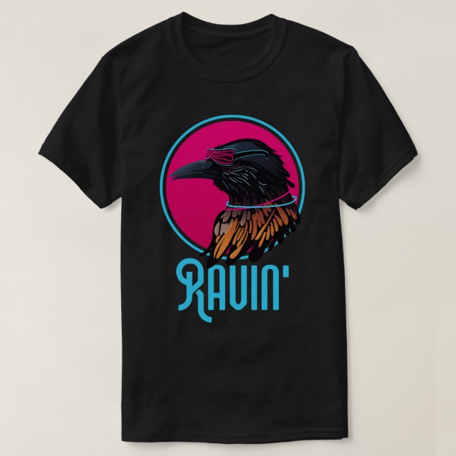 Camiseta Rave Raven Wingspan Bird Observando (Frente do Design)