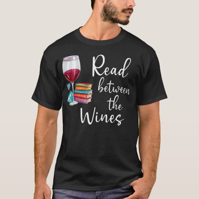 Camiseta Read Between The Wines Im Just A Girl Who Loves Bo (Frente)