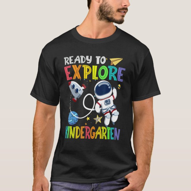 Camiseta Ready To Explore Kindergarten Grade Astronaut Back (Frente)