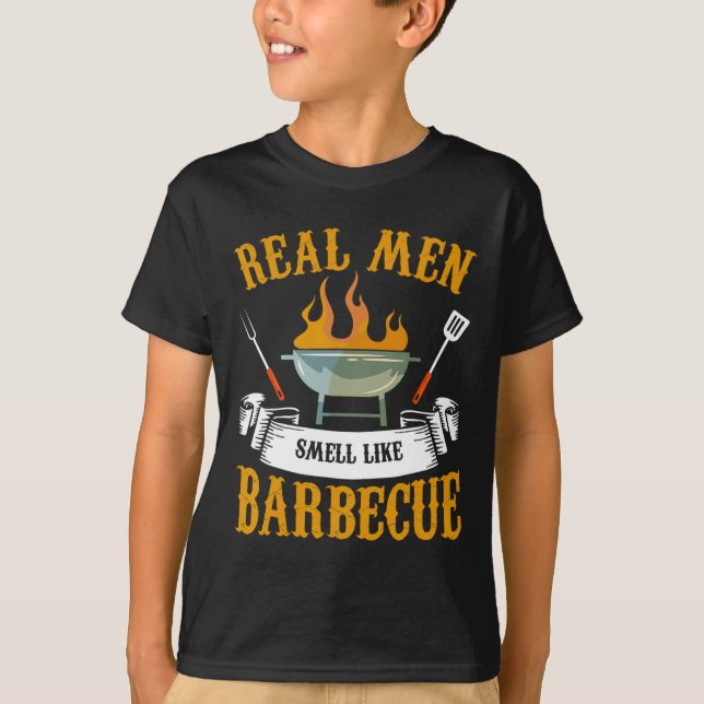 Camiseta Real Men Smell Like Byrbecue Bbq Grilling Grill Co (Frente)