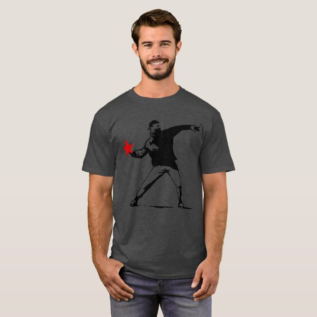 Camiseta Rebel Throwing Flaming Star Street Art Tee (Frente Completa)